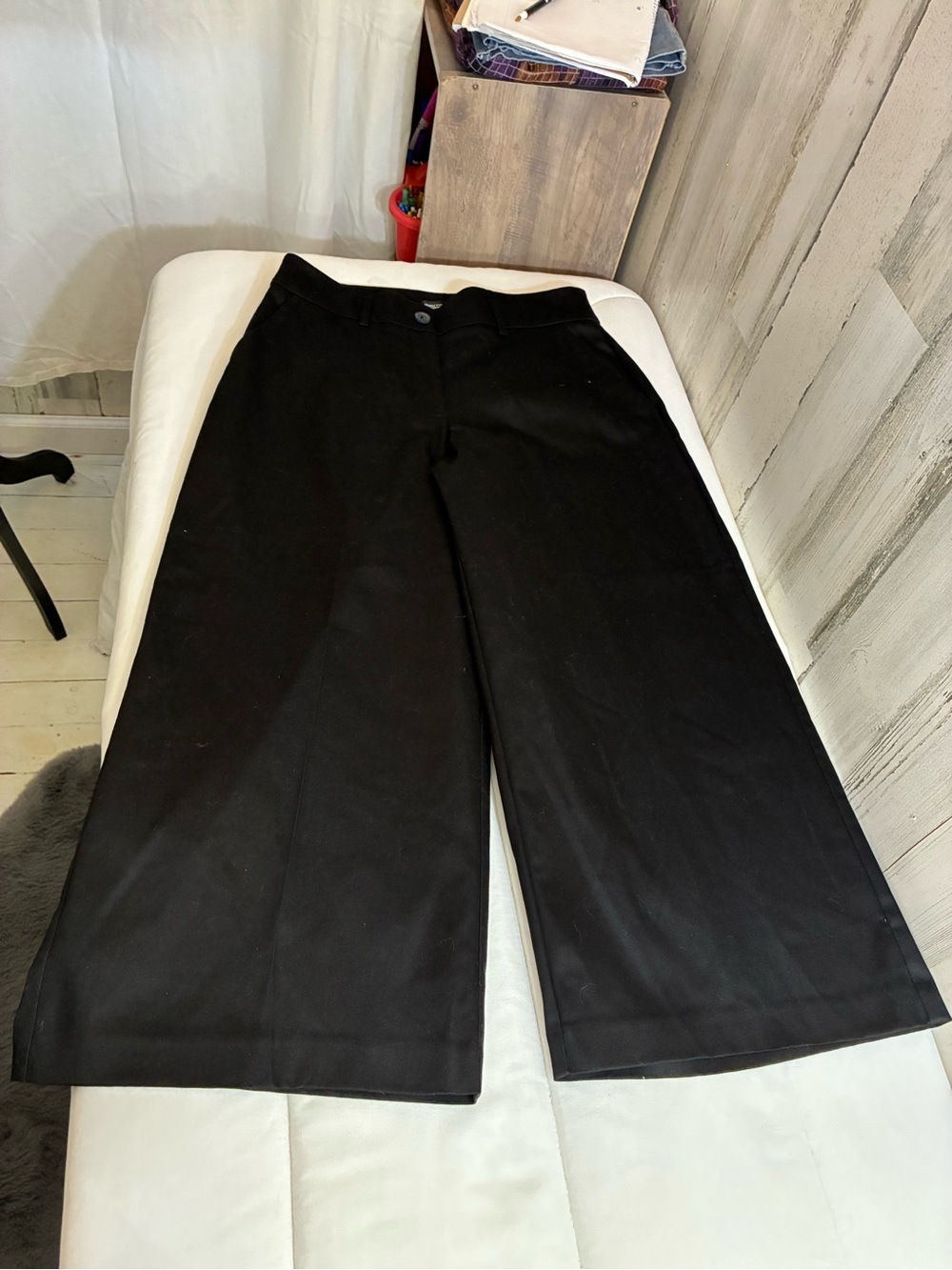 Simply Vera Vera Wang Black Wide-Leg  women’s Sz 10 cropped  Dress Pants